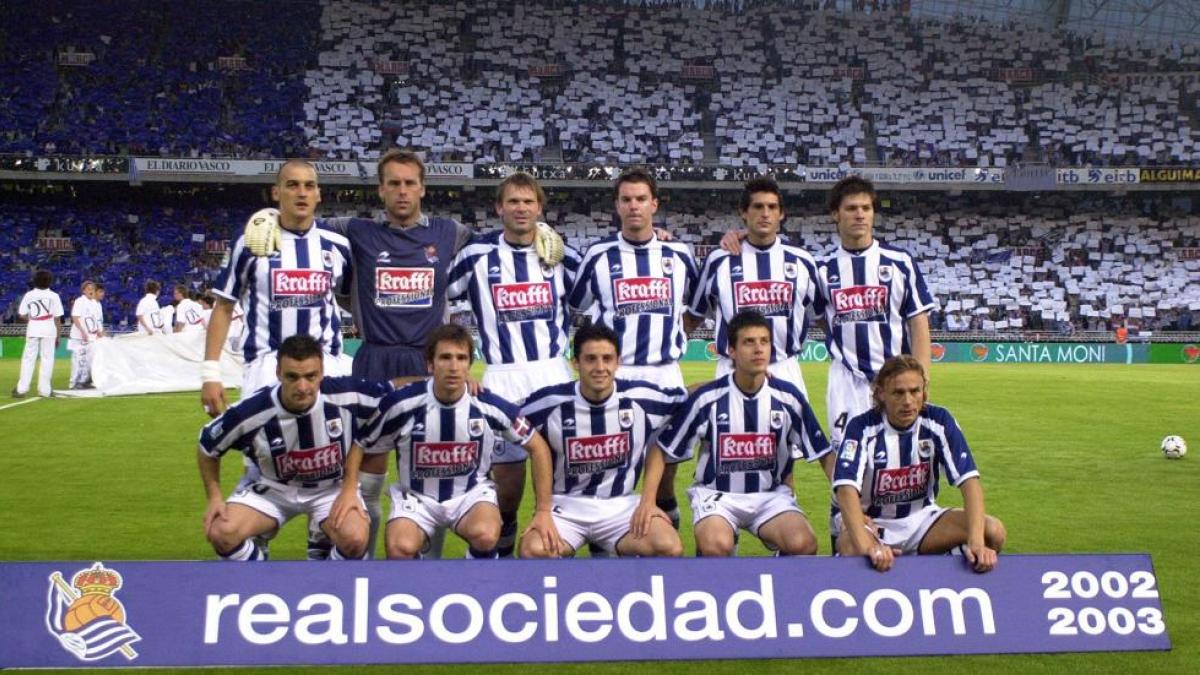 Un3DeAbrill's tweet photo. 🚨 TENEMOS SORTEO 🚨

De la mano de @futbasketcamis4 sorteamos la camiseta histórica del subcampenato de la Real Sociedad en la temporada 2002/03.

⚠️ PASOS:

1️⃣ Seguir a @futbasketcamis4 y @Un3DeAbrill.

2️⃣ Dar RT y LIKE al tweet.

🎁Ganador a los 300rt.

 ¡Mucha suerte a todos! https://t.co/6ySnYnU8uH
