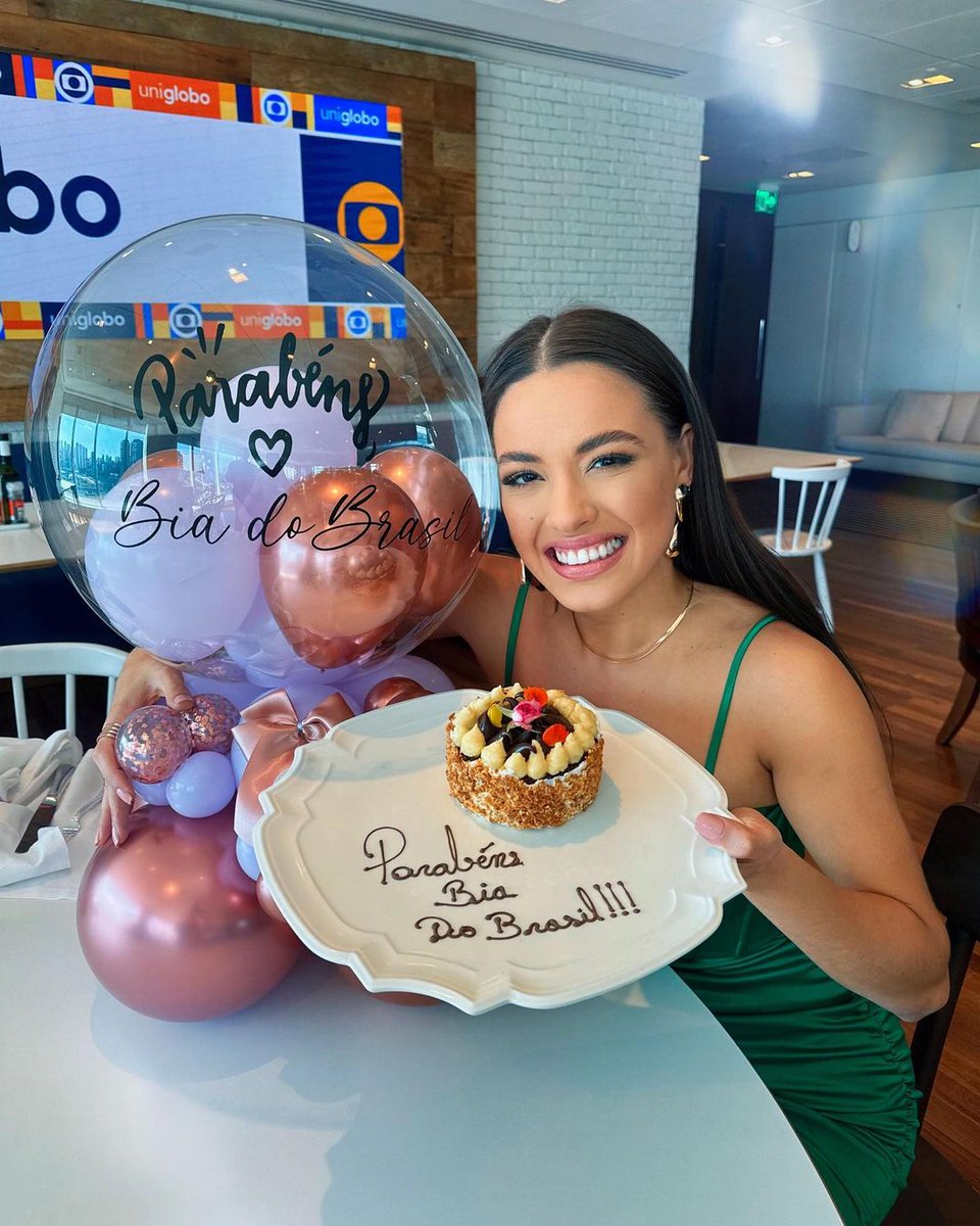 Ce_and_Ba's tweet photo. The Brazilian TV personality Beatriz Reis🇧🇷🎈#beatrizreis #braziliangirl #bigbrotherbrasil #tvglobo #celebration #balloondecor #baloes #balloons https://t.co/kiiTnUaSsj