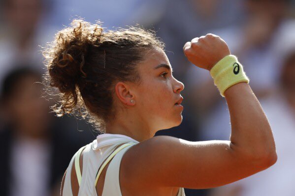 kevenbreton's tweet photo. Les sports à @dessinemoi 
🥅 Les héritières de Marie-Philip Poulin cognent à la porte de la LPHF
🧏 La finale de la Coupe Stanley présentée en langue des signes, une première 
🎾 Jasmine Paolini vise un doublé à Roland-Garros
🔨Un autre Canadien brille au lancer du marteau https://t.co/PodDGcei8z
