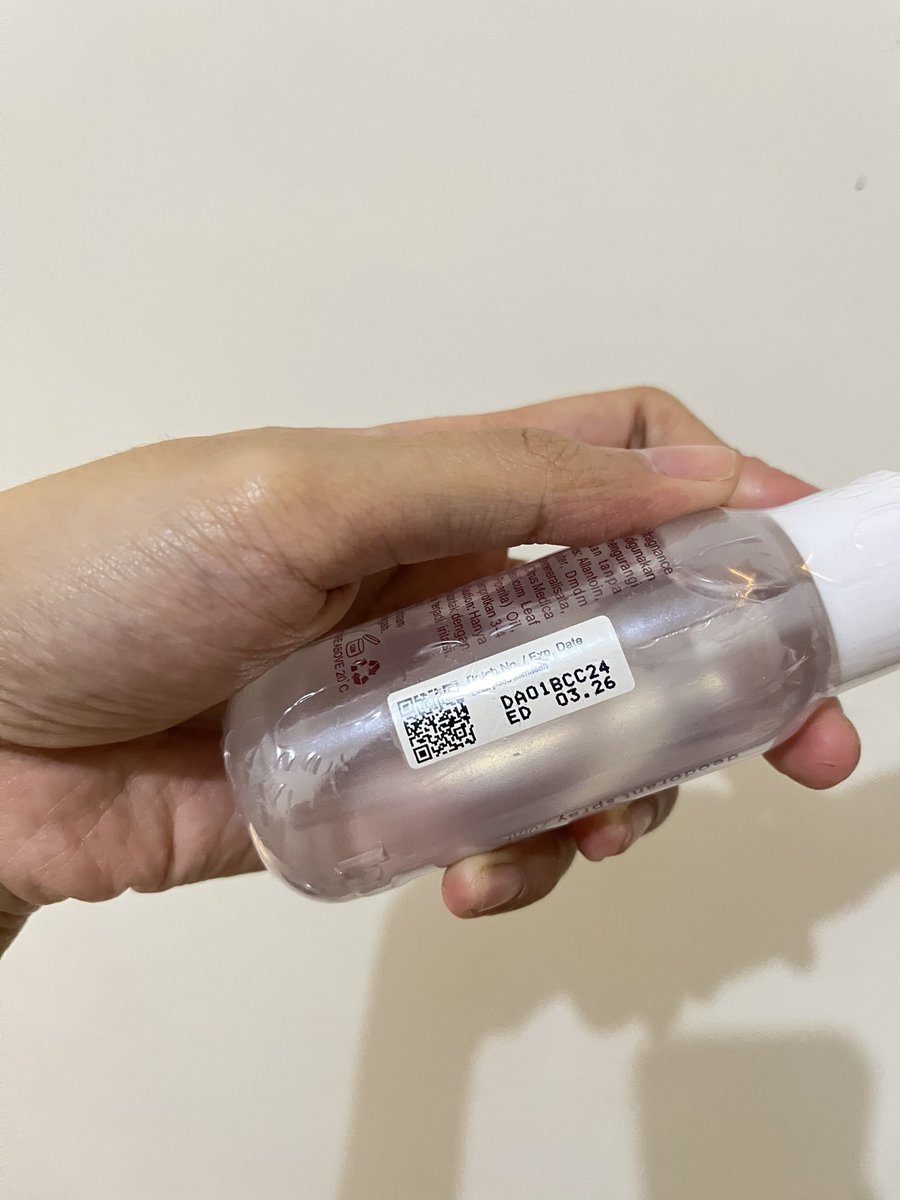vetraytt's tweet photo. wts brand new butuhofficial fresh all day natural deodorant spray 35k aja, dijual karena udh punya banyak deodoran yg udh dibuka dirumahh sayang gakepake 😆😆 
bisa oren freeong yaa #wts #wtb #zonauang https://t.co/q4U5hfo4Ze