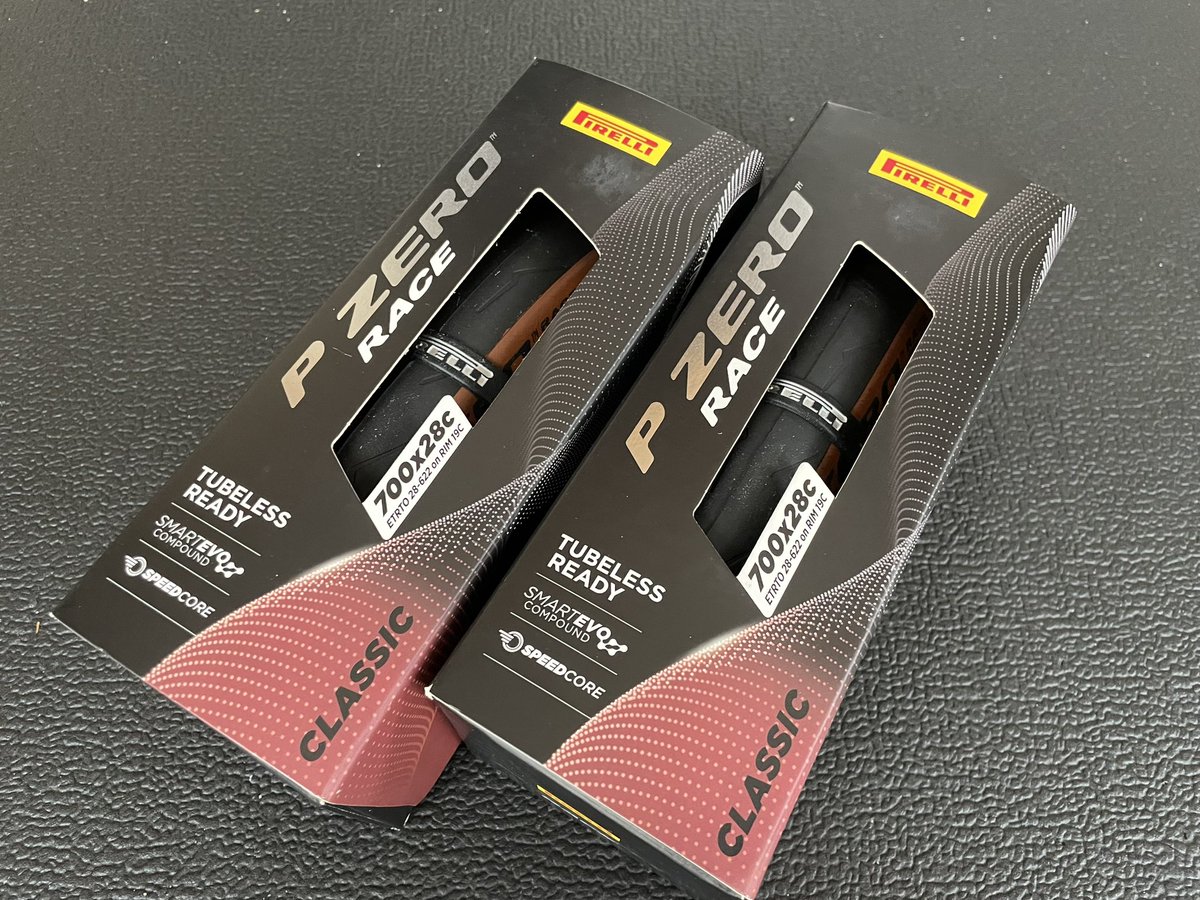 Tsuyo244T's tweet photo. DRIVE65Dのタイヤ交換。
P ZERO RACE TLR→P ZERO RACE SPEEDCOREに。
ロードバイク歴8年目にして初めて黒以外のカラーを選択してみた。 https://t.co/ddRf5BdFd2