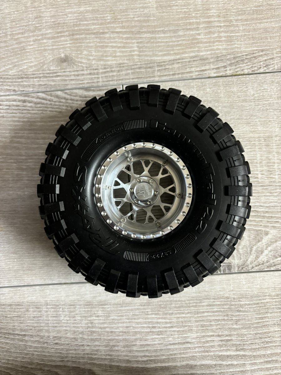 ichi_rccrawler's tweet photo. #traxxas
#HTECH
ハイトレイル化は間に合わないけど2.2インチホイールタイヤだけ組み立て中 https://t.co/VLbW84eEGL
