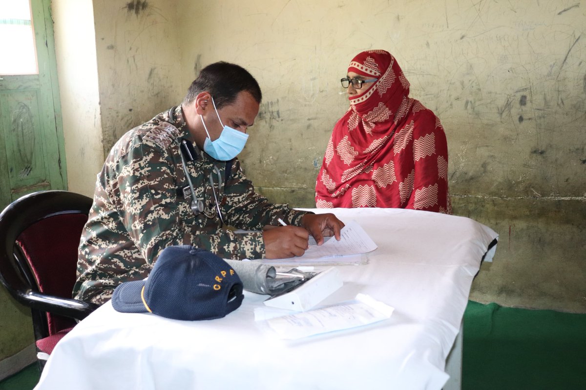 179bnC's tweet photo. Medical Camp organized  by 179 BN CRPF ,  at MUNDJI SOPORE (J&amp;K),  under CAP. Local villagers were benefited from medical Camp.
@KOSCRPF 
@OpsNkor https://t.co/baKeiAZwnx