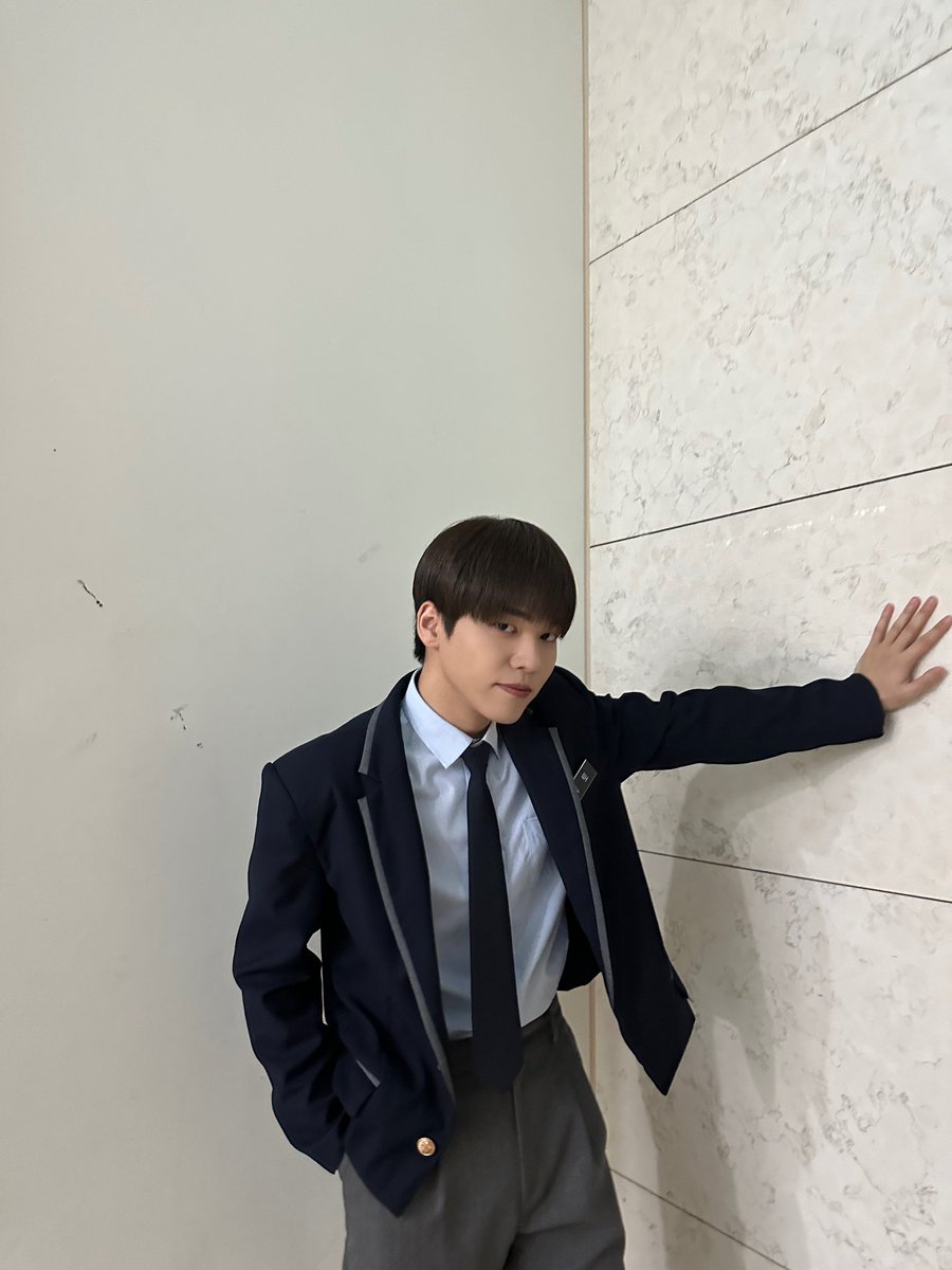 ONF_members's tweet photo. [#유 #U] 뭐해 빨리 급식 먹으러 가자 https://t.co/Bkj6Z4Ob3O