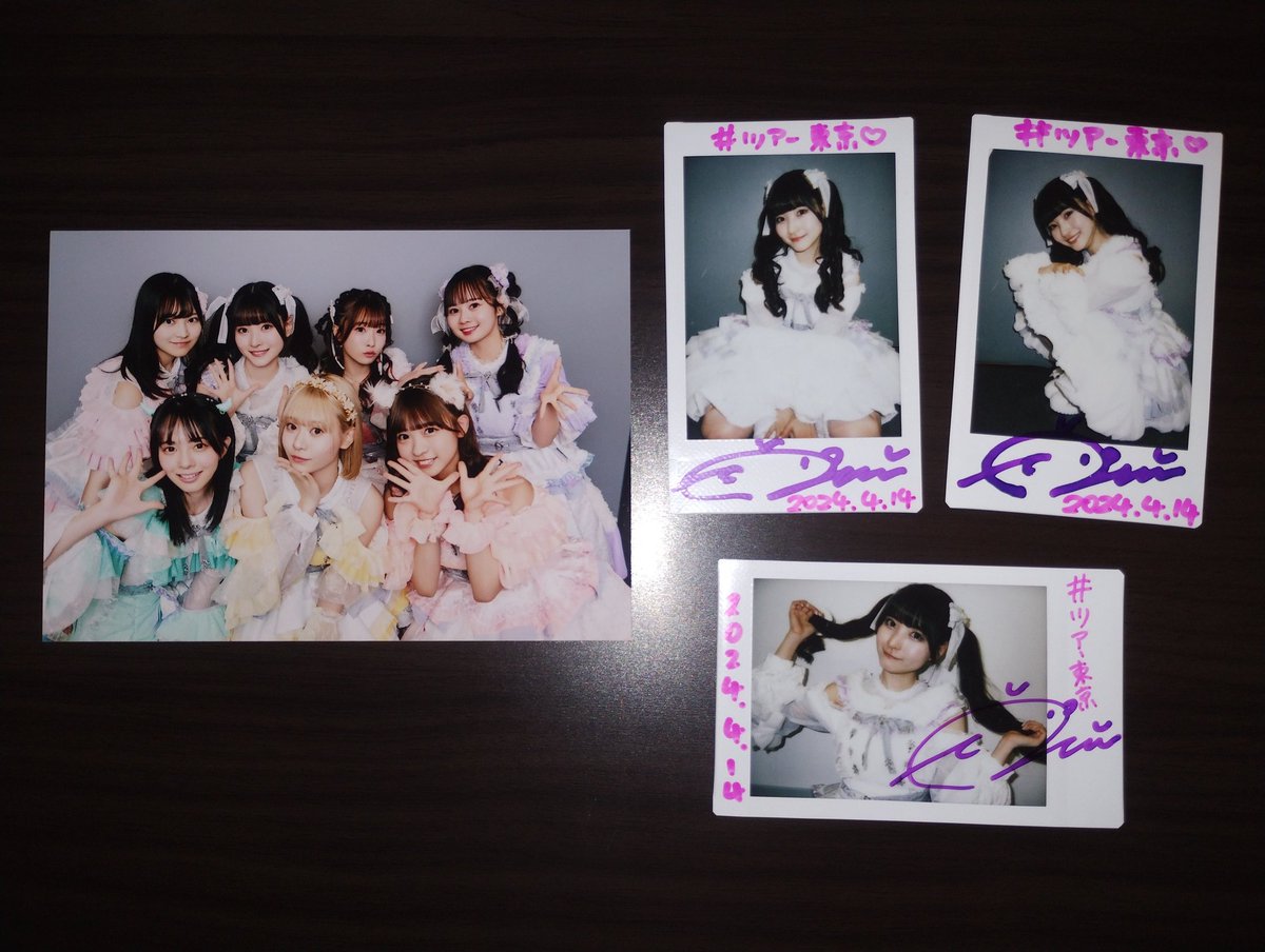 uQ0GdnsPFLyS2lr's tweet photo. 4/14 #HASHTAGRECORD JAPAN TOUR 2024 東京 リモチェキが届きました✨
新体制お披露目の記念チェキで、るいちゃんがツインテールなのも、今となってはレアですね😆
めちゃくちゃかわいくて最高🙌
メンバー集合のブロマイドも嬉しい😄
#るいとも
#小鳥遊るい
#ババババンビ https://t.co/rUkD5TebNo