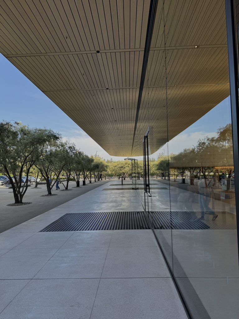 Moritz Breuer tweet media