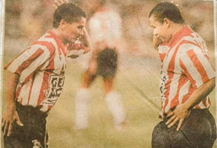 JoelDatos's tweet photo. 07 de junio de 1995: En el estadio Metropolitano Junior derrota 3 - 2 al América. Con goles de Valenciano,  Cassiani y autogol de James Cardona y a falta de dos fechas esta más cerca la cuarta estrella.

#JoelDatos #Junior_Datos #7dejunioJD https://t.co/ApvoTBYCTa