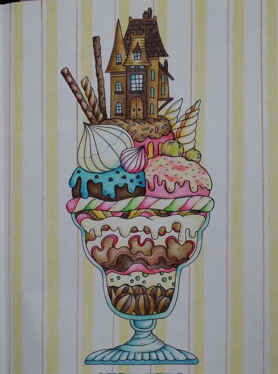 パフェ♡
チョコでできたお家のつもりで塗りました。

#大人の塗り絵
#ちいさな宝箱