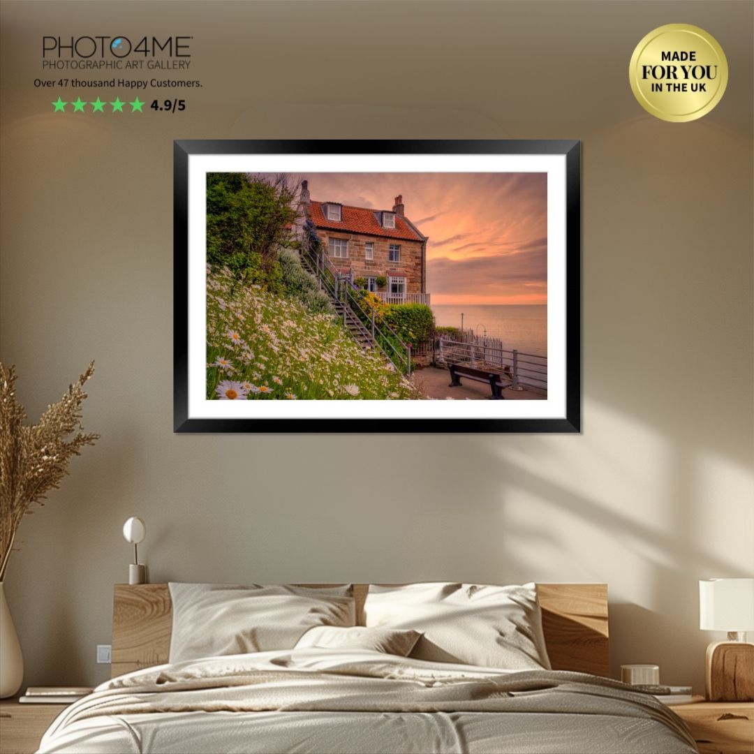 ROBIN HOOD'S BAY

A June sunrise happens over the beautiful and quaint Robin Hood's Bay on the North Yorkshire coast of England.

shop.photo4me.com/1336591/framed… 

#Robinhoodsbay #yorkshirecoast #whitby