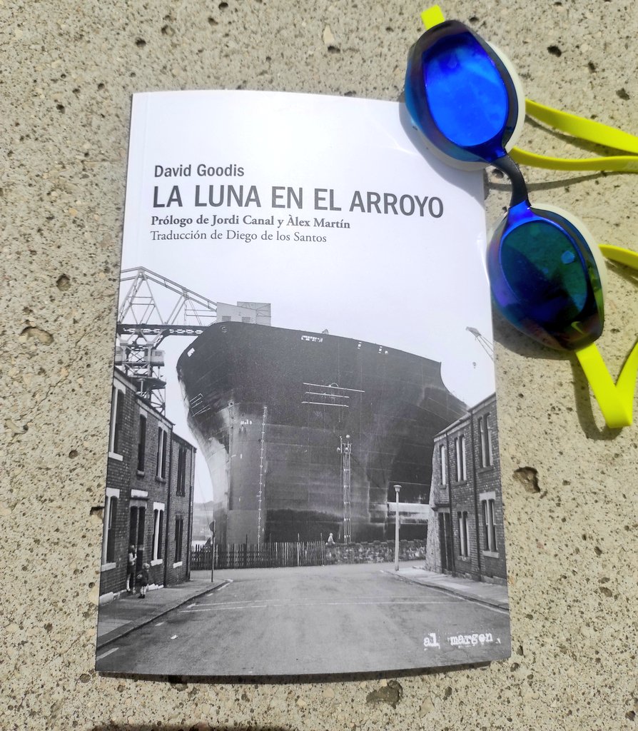 ladylibrorojo's tweet photo. "el Dugan's Den era un lugar gris venido a menos. Era el tipo de local en el que las manecillas de todos los relojes parecían correr más despacio"
#LaLunaEnElArroyo #DavidGoodis @sajalin_ed
Esos ambientes que tanto me gustan en literatura 💥 https://t.co/EMtD2wPqUq