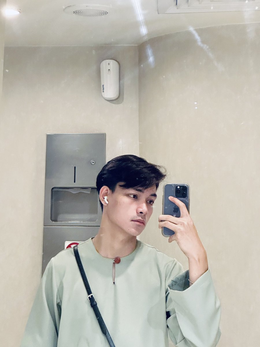 schazleee's tweet photo. do you have a name, or can i call you mine? #LoveAtFirstSight #FlirtyVibes #HeartStealer #CrushAlert #CharmingYou https://t.co/cmNiLs73rR