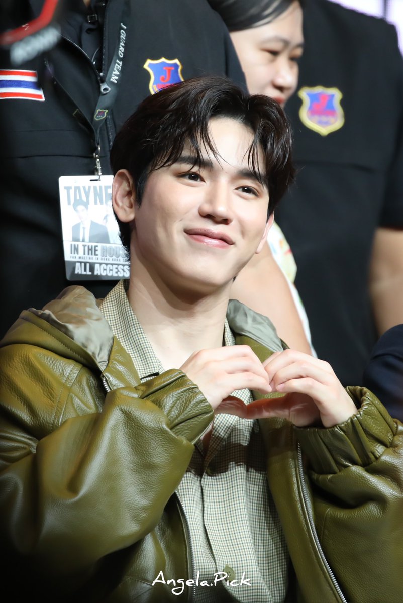 AngelaPick1120's tweet photo. 20240608 Taynew in The House FM inHong Kong

🌞：🤟🏻
🐻‍❄️：🫶🏻

@Tawan_V @new_thitipoom 

#Taynew
#Tawan_V
#Newwiee
 #TayNewInTheHouseFMHongKong https://t.co/zUNi5ioemo