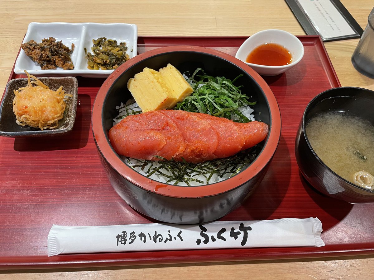serendip888's tweet photo. 東京駅の地下街で前から食べてみたかったこれ！巨大明太子。やっと食べれた😋 https://t.co/81bzWFsv46