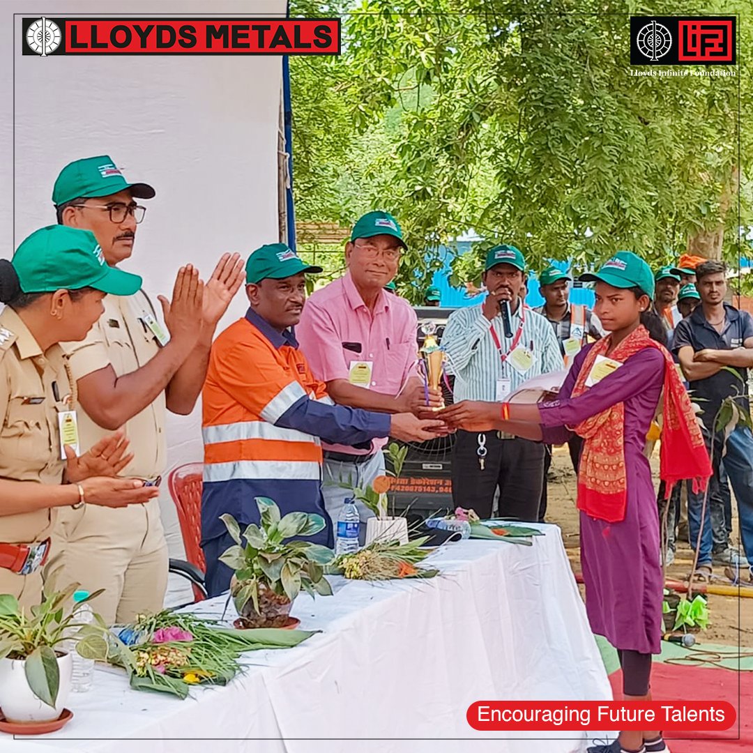 LloydsInfinite's tweet photo. Over 50 young artists participated in a painting competition organized by Lloyds Infinite Foundation for #Environment_Week at Ekra Khurd village. Their passion for our planet shone brightly on their canvases!

#LloydsInfiniteFoundation #CorporateSocialResponsibility #Gadchiroli https://t.co/a28e5DPHS4