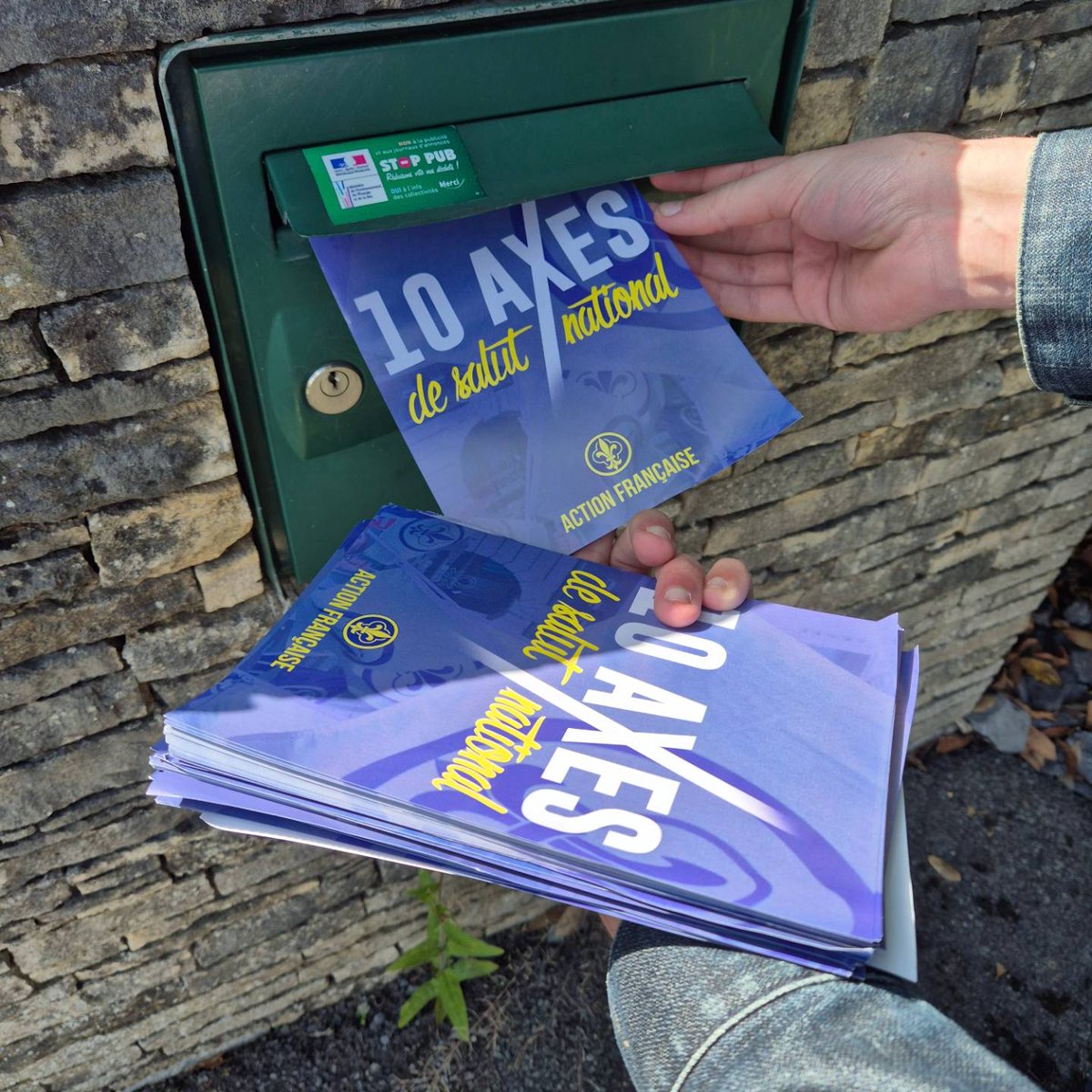 AF_Arras's tweet photo. 🇫🇷 Dernière ligne droite pour les Européennes, faites les bons choix pour ce Dimanche, votez pour les partis souverainistes.

#actionfrancaise #campagne #européenne #election #arras #boitage #collage https://t.co/r7BOtYaczj