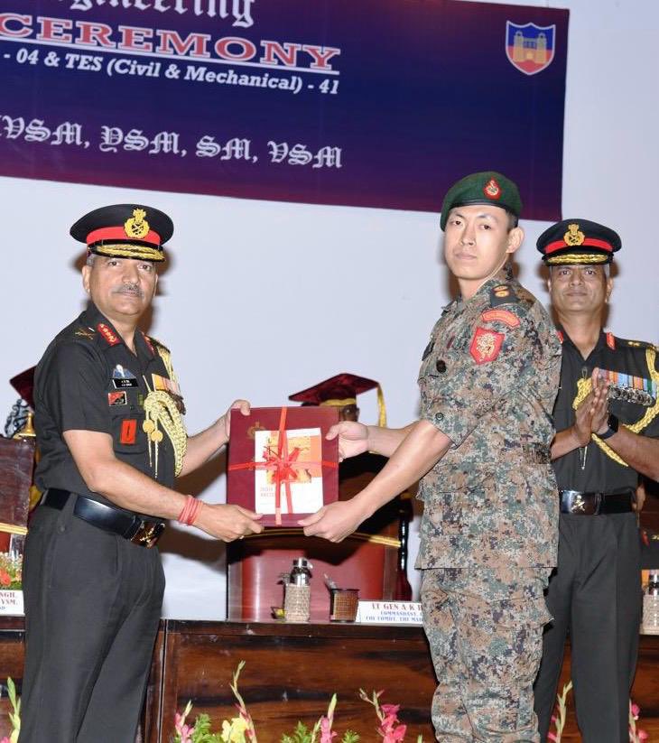 IaSouthern's tweet photo. Lt Gen Ajai Kumar Singh, GOC-in-C #SouthernCommand delivered valedictory address at the Scroll Presentation Ceremony of M Tech - 11 (Structures), M Tech (Energy Systems) - 04 and #TES - 41 (Civil and Mechanical) courses at College of Military Engineering #CME, #Pune.

The #ArmyCommander in his valedictory address emphasised on ever evolving multi-domain challenges & encouraged the graduating officers to keep abreast with the latest advancements to incorporate best engineering practices towards furtherance of operational missions. He also awarded the meritorious students for their exemplary performance during the course.

#IndianArmy
#SouthernCommand