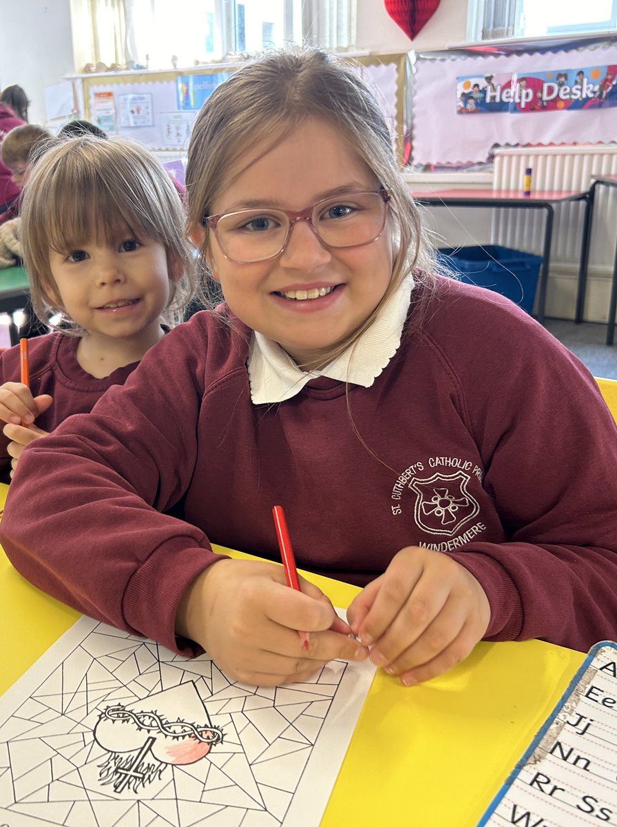 cuthberts_st's tweet photo. Yesterday was The Feast of the #SacredHeart❤️. We discussed how we can all try and show love and mercy to one another… 
We made individual hearts, using pipe cleaners &amp; our threading skills. We also all designed our very own stained glass windows. 
#teamcuthberts @lancrcedserv https://t.co/izmqNlrAkO