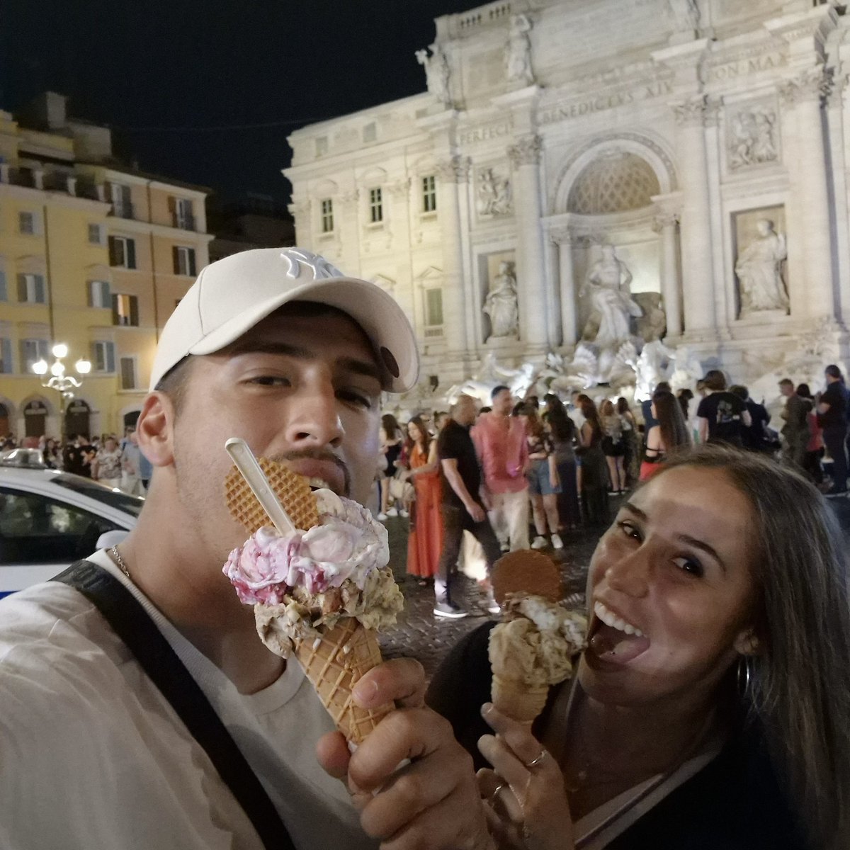 caroliliwiis's tweet photo. 1 añito de este viaje tan especial 🥹🖤🇬🇷🇮🇹 https://t.co/boM1pQgz0X