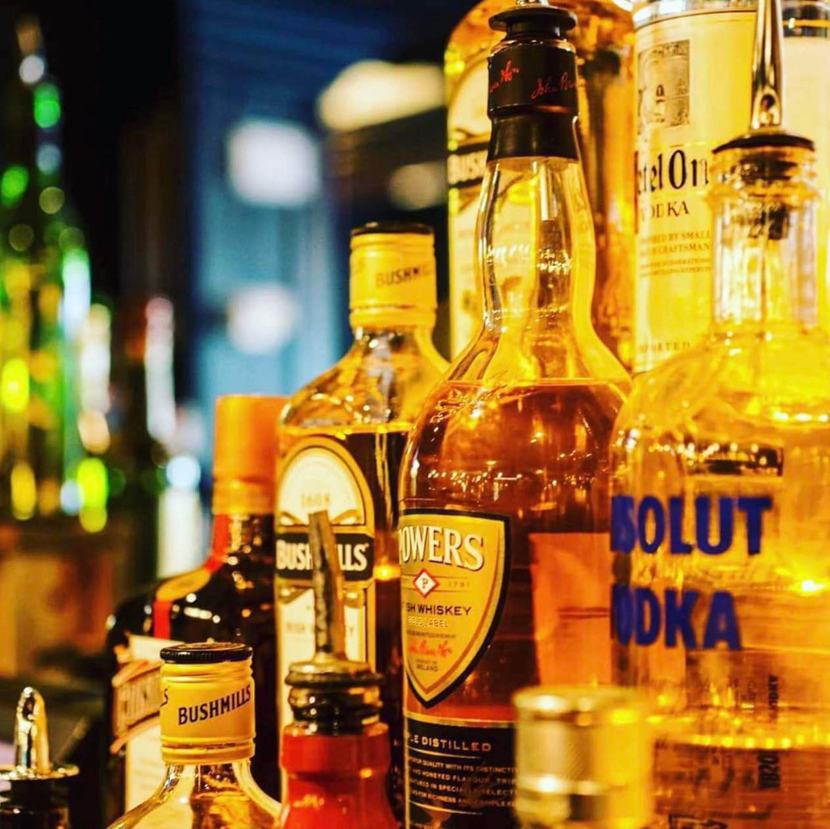 An action packed weekend of sport with quarter finals and finals coming your way. Catch all the action of Leinster v Ulster from 5pm &amp; Kilkenny v Dublin from 6pm and support your team. 
Heading to the match? Stop off for a bite &amp; a few drinks on the way. #upthedubs👕💙