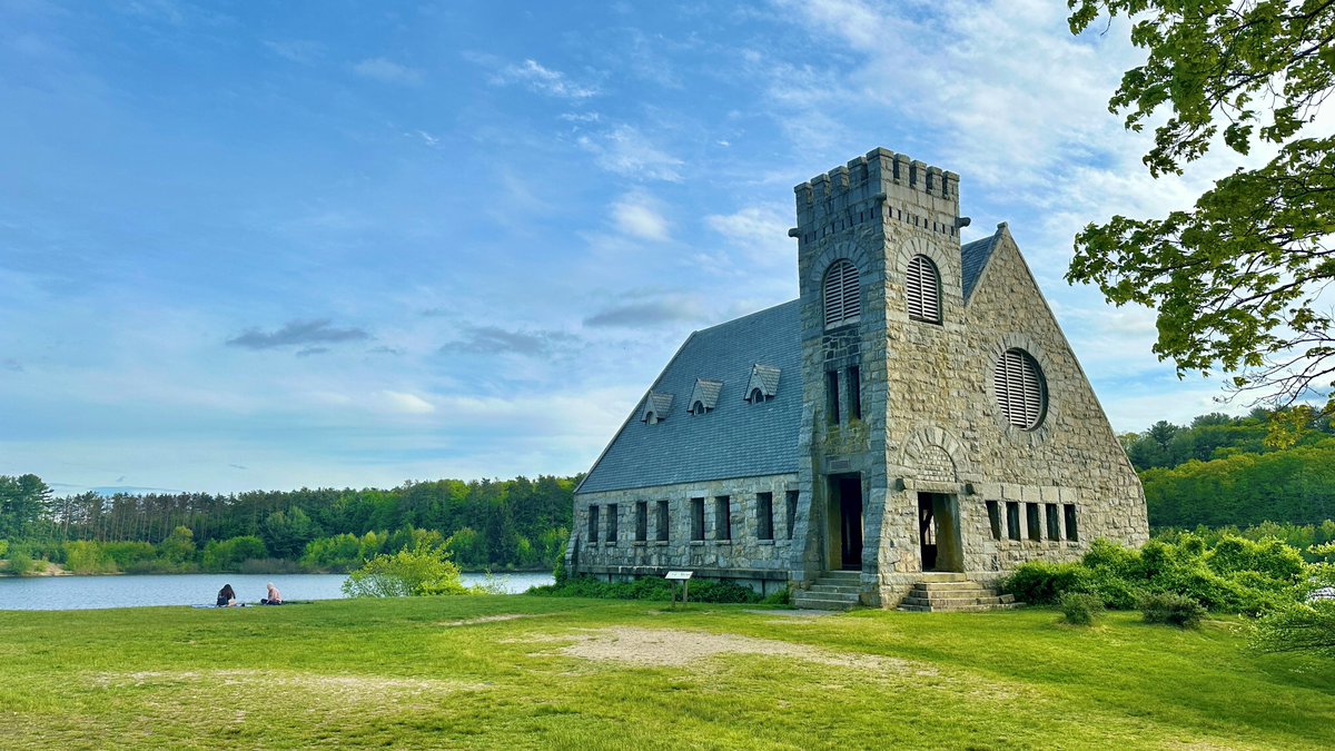 FlyWorcester's tweet photo. Come #FlyWorcester and see some of the scenic spots in Central Massachusetts! On this #ScenicSaturday, we highlight this popular location for wedding and engagement photoshoots--the Old Stone Church in #WestBoylston. #ScenicSaturday https://t.co/DnVNzwG2EN