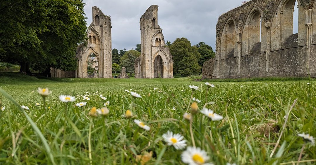Happy Saturday! The abbey is open this weekend from 10am to 6pm (last entry 5:15pm).

#KidsGoFree #DaysOut #History #Heritage #VisitSomerset