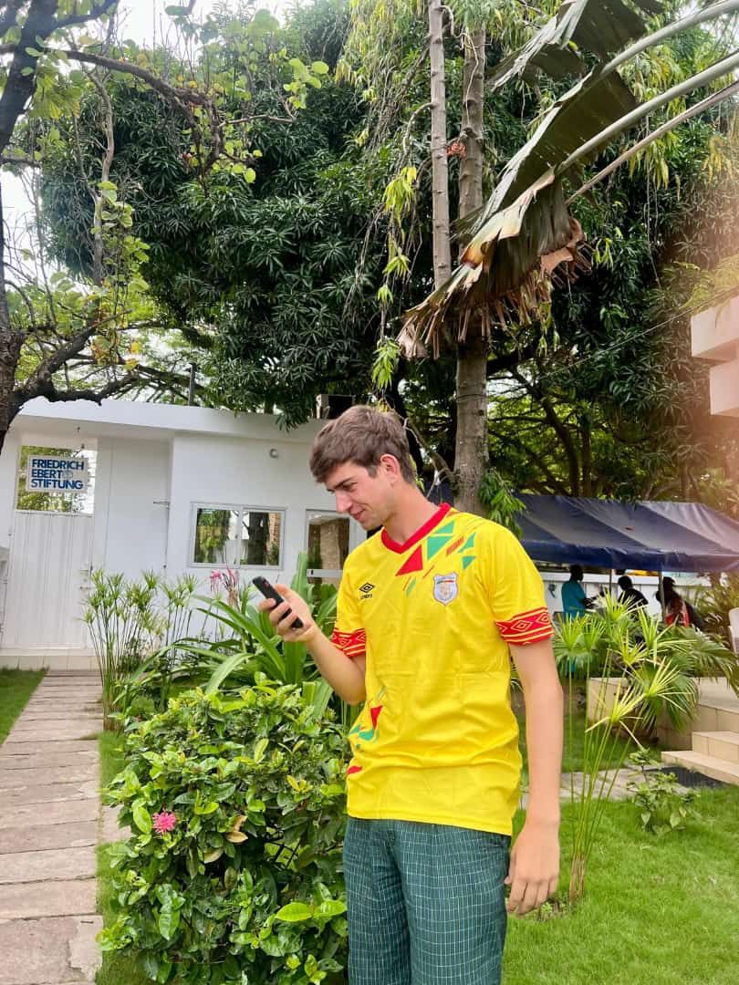 lemaillot__'s tweet photo. "Willkommen in Benin"🇧🇯🫱🏾‍🫲🏾🇩🇪

Merci à notre client allemand🇩🇪❤️ en vacances ici de nous avoir fait confiance en commandant le maillot des guépards du Bénin🇧🇯. 
Nous espérons que vous passerez un excellent séjour et que vous garderez de merveilleux souvenirs.

#TT229 #Mannschaft https://t.co/zPlsdwn1qS