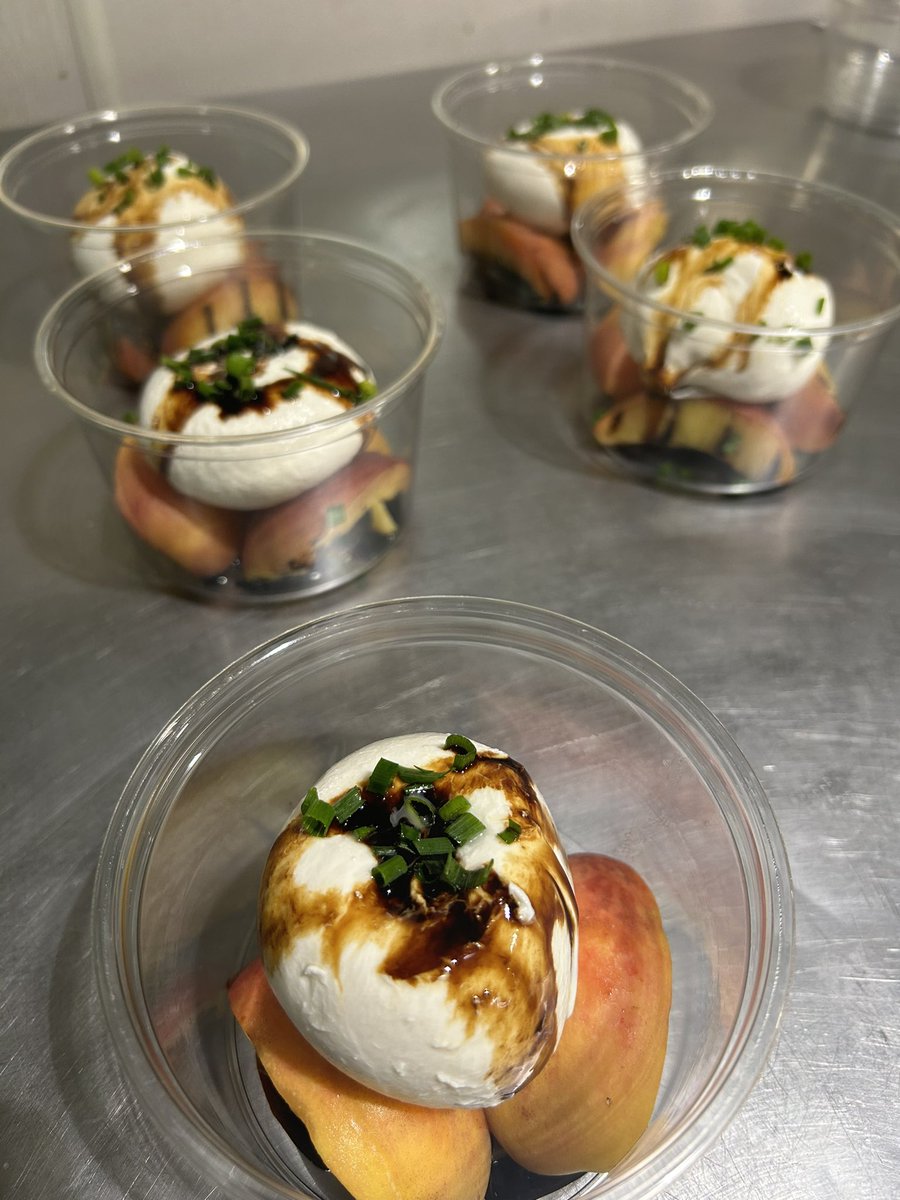 stevenjbilodeau's tweet photo. Made these for work at @WalterStewarts grilled peaches topped with Burrata, balsamic glaze and chives. https://t.co/gzZxnor4Tj