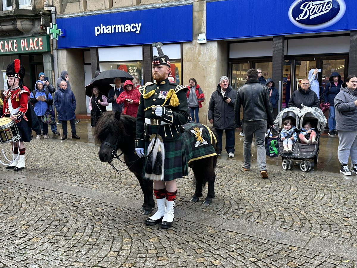 SuzanneT2206's tweet photo. Fabulous parade today in Elgin as @The_SCOTS granted Freedom of Moray. Acknowledgement paid to the Scottish Units before amalgamation. The P &amp;Ds of @3SCOTS_CO did a mighty fine job!
Great to see the mascot Cpl Cruachan too https://t.co/lq3F8i5ZAR