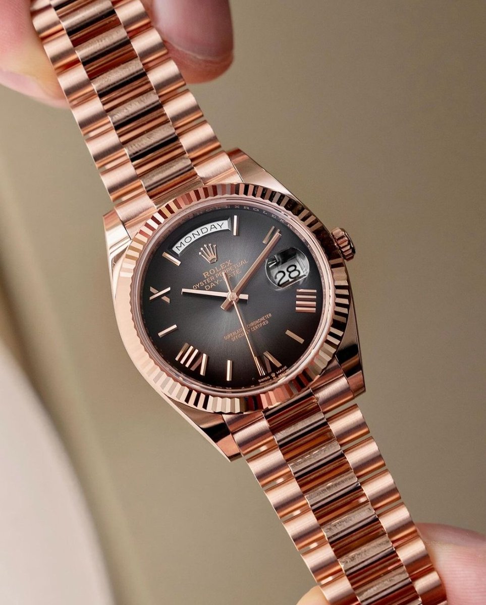 GlobalWatchClub's tweet photo. Rolex Day-Date 40 with slate ombré dial in 18k Everose gold https://t.co/himU7i4eSW