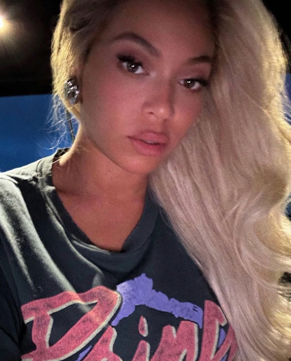 Beyoncé stuns in new selfie.
