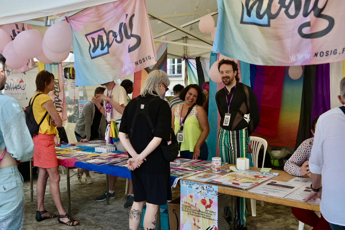 🏳️‍🌈 Mois des fiertés 🏳️‍🌈
Le village associatif Cours St André est ouvert ! C’est le lieu idéal pour s’informer et échanger.

Retrouvez entre autre <a href="/CLGBTNantes/">NOSIG - Centre LGBTQIA+ de Nantes</a> et un stand de la mairie pour répondre à vos questions concernant les changements d’états civil