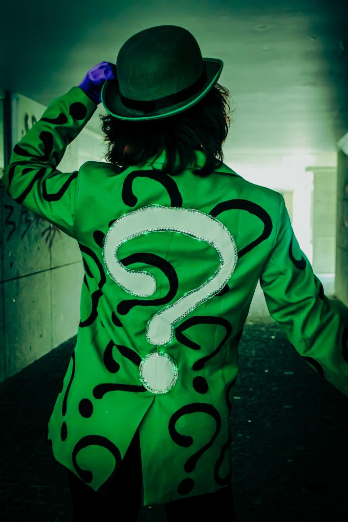 shinji_lovemail's tweet photo. 🦇riddle me this... riddle me that... whos afraid of the big, black bat?🦇

finally sharing the pics from maiaBD with the debut of my riddler cosplay

#theriddler #riddlercosplay #Cosplay https://t.co/97X3UHafyS