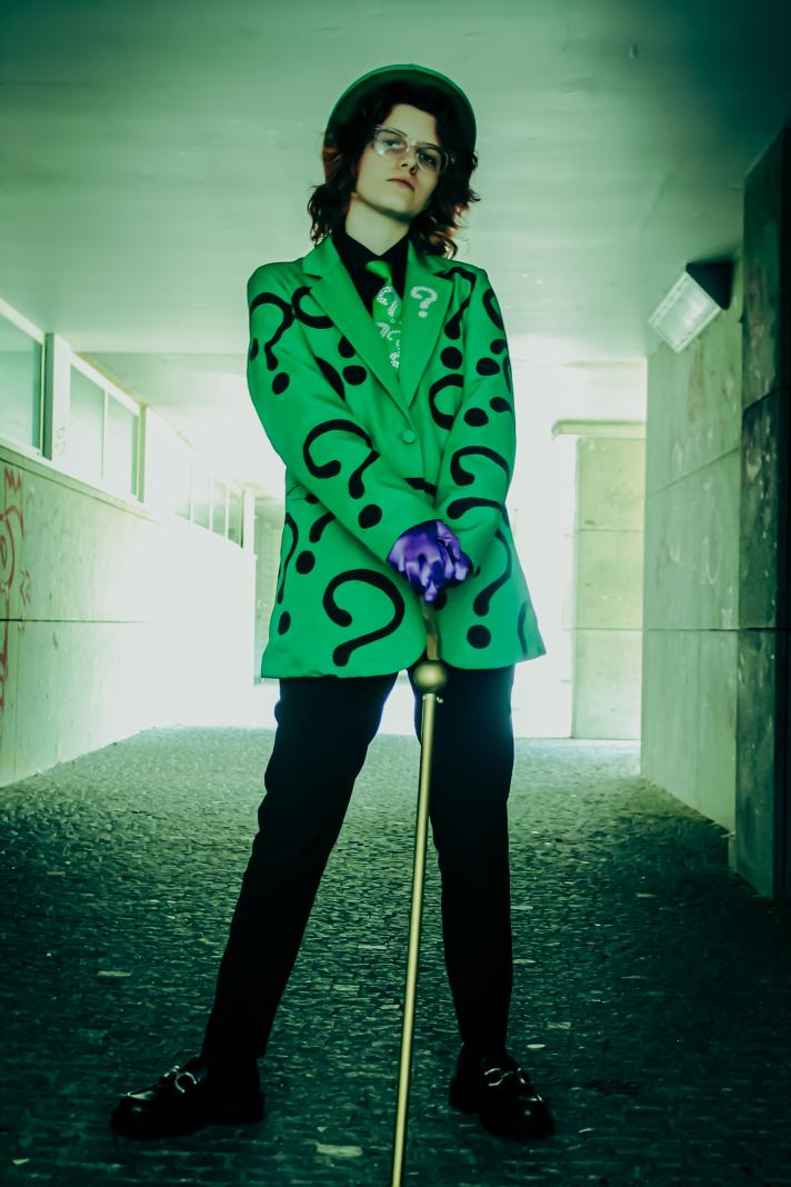 shinji_lovemail's tweet photo. 🦇riddle me this... riddle me that... whos afraid of the big, black bat?🦇

finally sharing the pics from maiaBD with the debut of my riddler cosplay

#theriddler #riddlercosplay #Cosplay https://t.co/97X3UHafyS