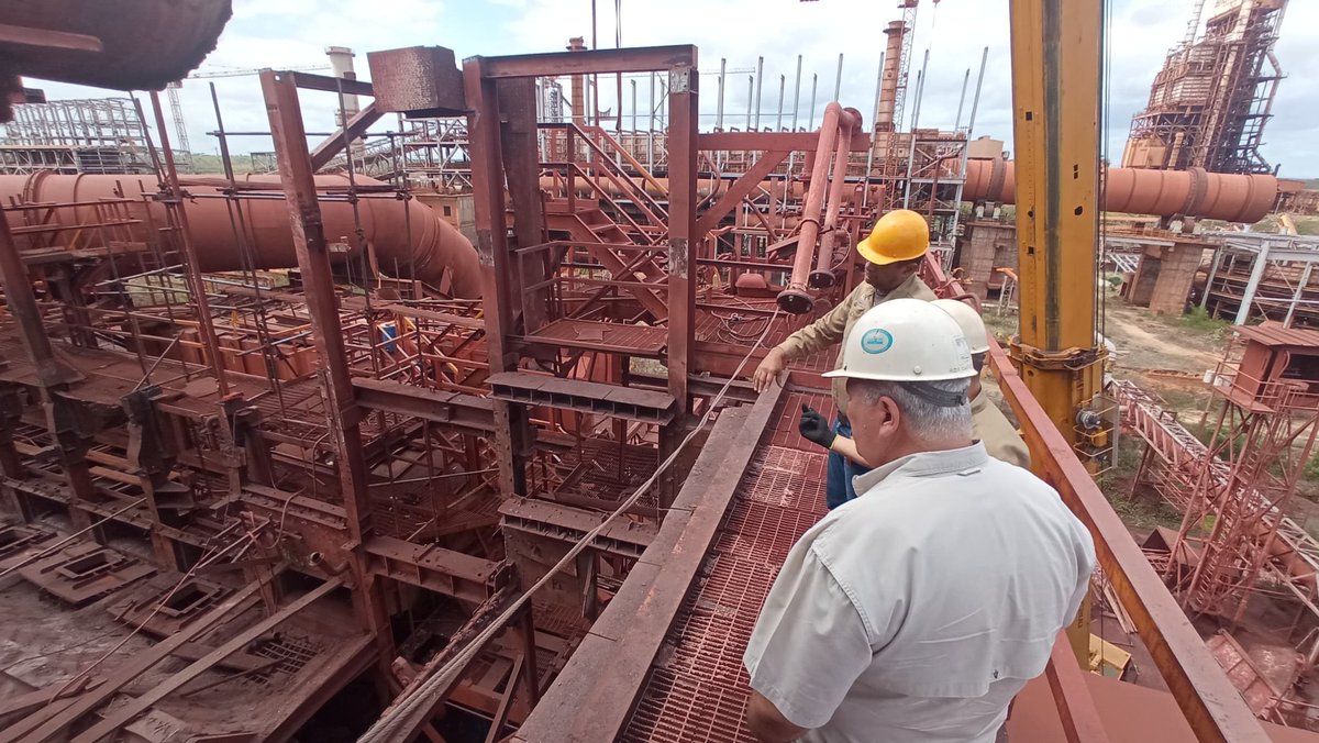 Ferrominera_CVG's tweet photo. #DeInterés Presidente Aldo Cantafio   inspeccionó los avances en el acondicionamiento de las líneas de Planta de Pellas de @Ferrominera_CVG El horno, molino, los ventiladores de procesos, motores y el secador son los equipos intervenidos en la peletizadora. #NadaNosDetiene https://t.co/ttVl4fbD7w
