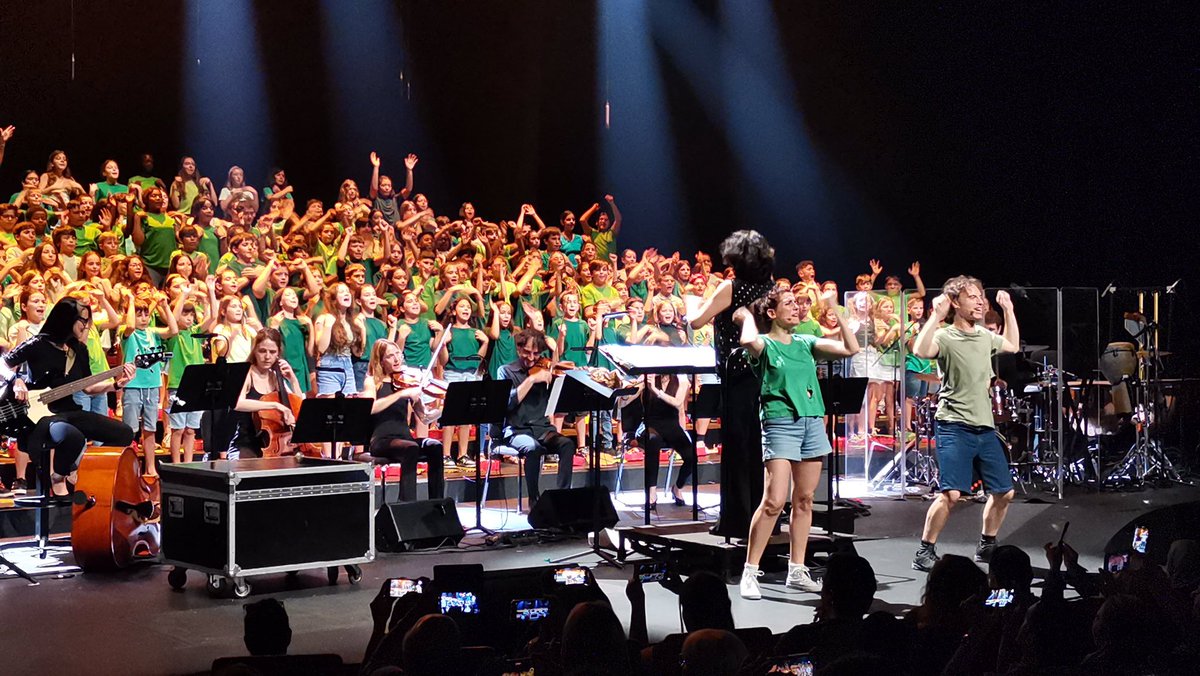 EscolaColors1's tweet photo. Avui els nens i nenes de 5è han actuat a l'obra "El naufragi" del Projecte Cantània. Fer-ho al @TAGranollers ha estat un privilegi, una experiència única i molt emocionant! https://t.co/7Hq54EOOh7