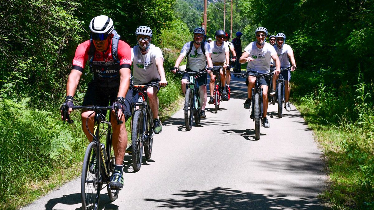 MZakonjsek's tweet photo. #GreenMobilitySummit goes on wheels. Train 🚆 ride Sarajevo to Mostar and then hop on bikes 🚲 to Čapljina on beautiful Ćiro Trail.
Putting Community in Transport Community!
Thanks to @OpenSocietyWB and @rccint and @zeljeznicefbih ! https://t.co/ZGDV02SVFa