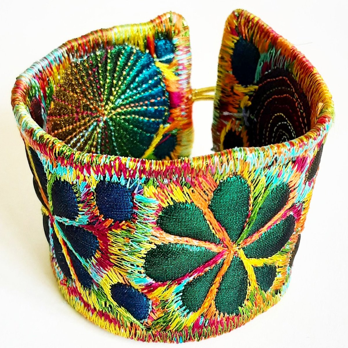 SueTrevor3's tweet photo. Textile - Cuff - with Free Machine Embroidery - Folksy https://t.co/nuDDXNBY5H #newonfolksy https://t.co/EA288IiMUx