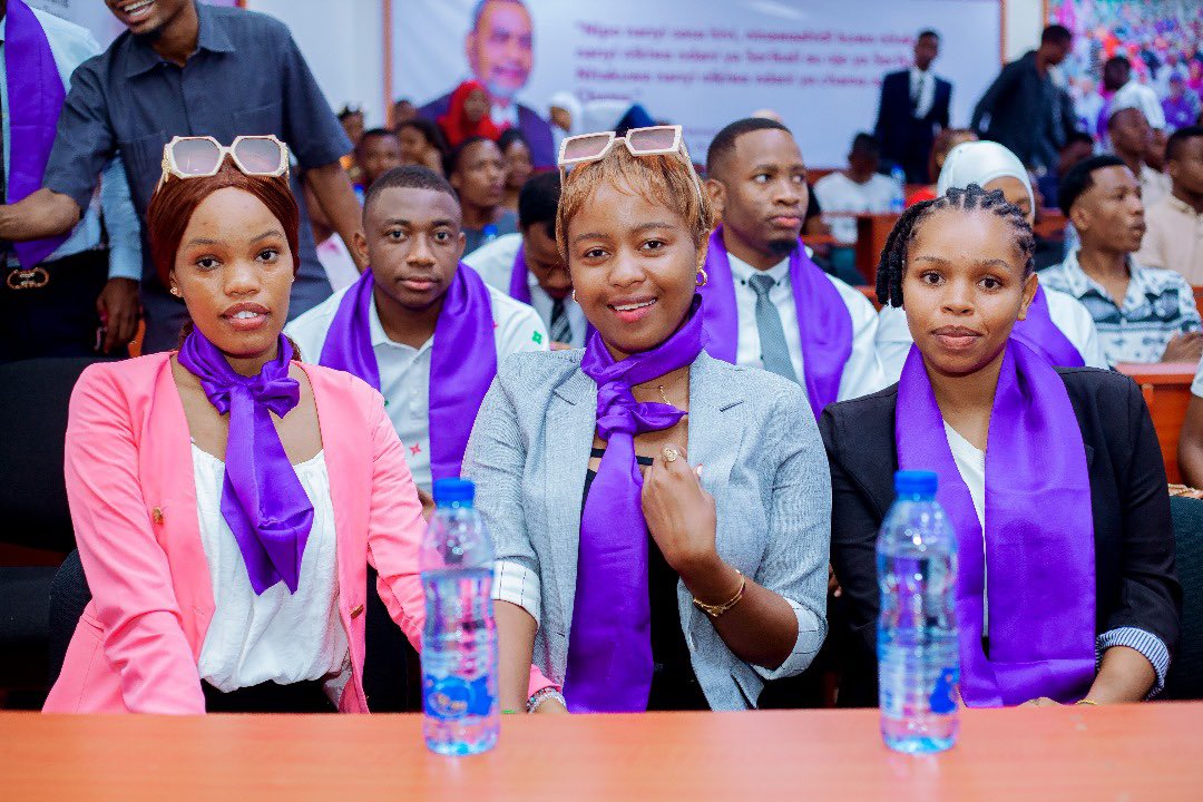 RahmaSalum255's tweet photo. Mahafali ya kwanza ya wahitimu wa vyuo vikuu ACT-WASO. The future is purple 💜 💜💜

#TaifaLaWote
#MaslahiYaWote https://t.co/srcvd9UiWF