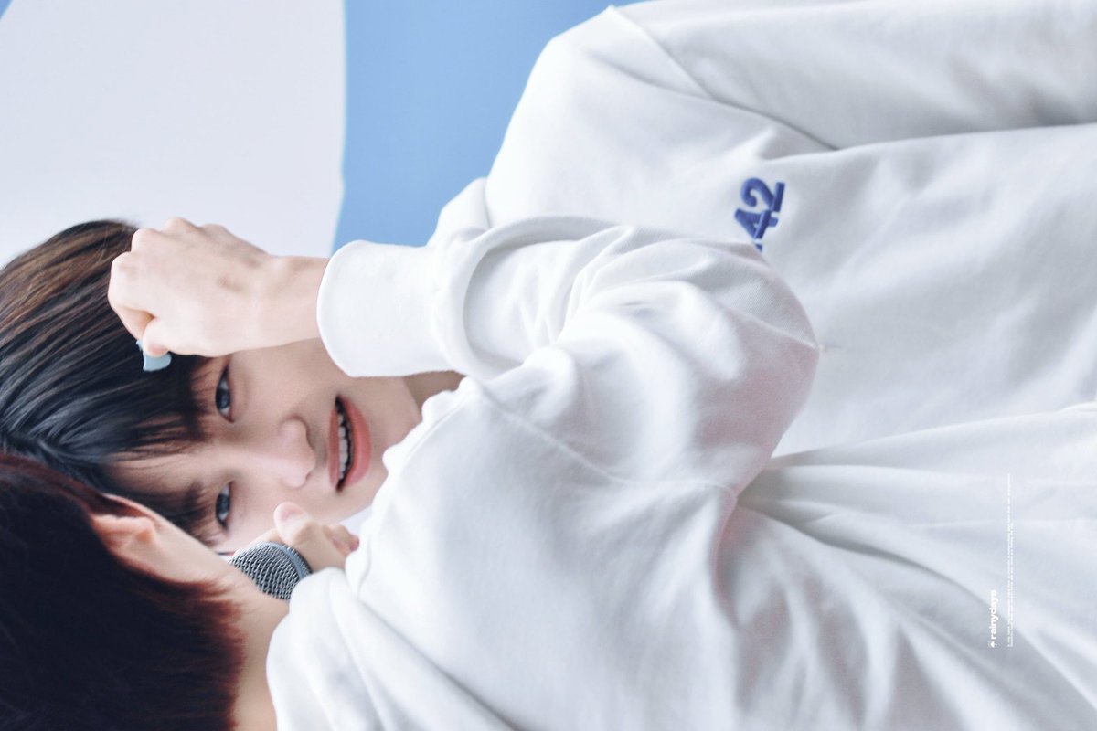 오늘 지훈이 넘 예뻣다 진짜…..