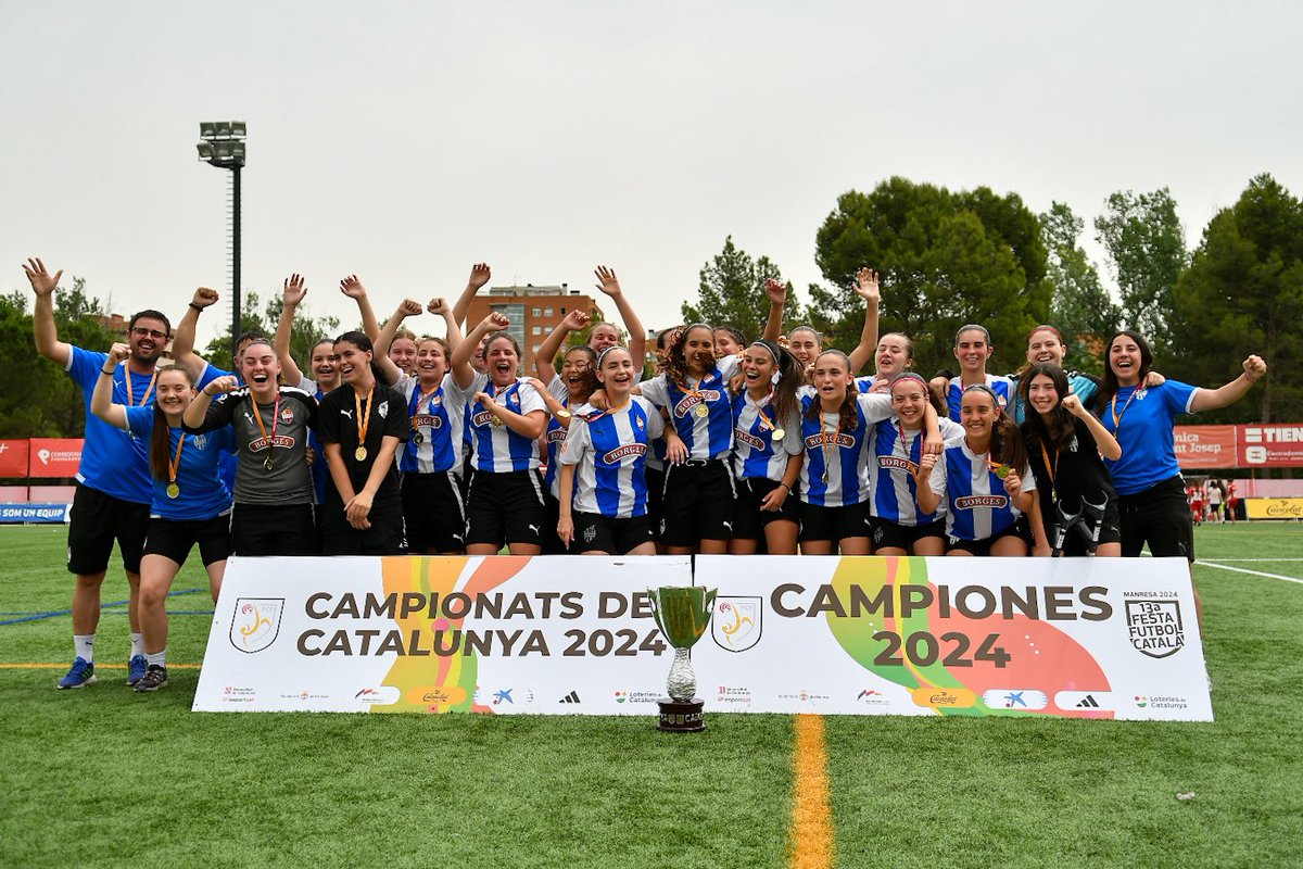 ReusFem's tweet photo. Per cert, crideu molt i que s’escolti ben fort…

𝐒𝐎𝐌 𝐂𝐀𝐌𝐏𝐈𝐎𝐍𝐄𝐒 𝐃𝐄 𝐂𝐀𝐓𝐀𝐋𝐔𝐍𝐘𝐀𝐀𝐀𝐀𝐀!!!

😍🏆❤️🖤

#ffutbolbasereus #cfreusfem #reusfemení #futfemreus #forçareus #copacatalunya https://t.co/kVCCDNyTGp