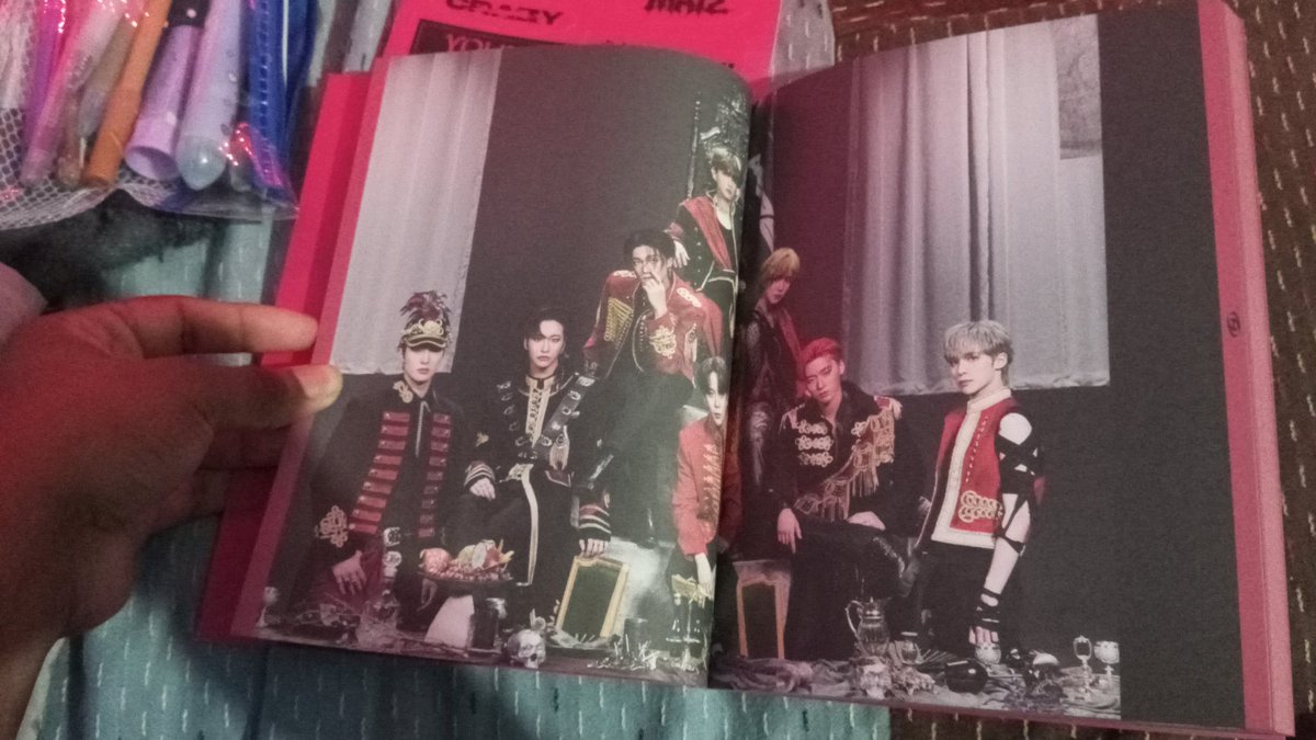 leesunhee03's tweet photo. Finalmente o tão esperando álbum do ateez chegou, eu agradeço muito a @findyoursells por essa experiência maravilhosa. Muito obrigado meu amor por fazer um ótimo trabalho, chegou super bem até mim, estou muito apaixonada por esse álbum 🥺❤️. https://t.co/pQfqigdAX8