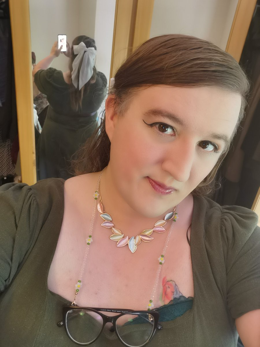 Varethius's tweet photo. A birthday look fit for a hobbit~ https://t.co/JlshWNgvUQ