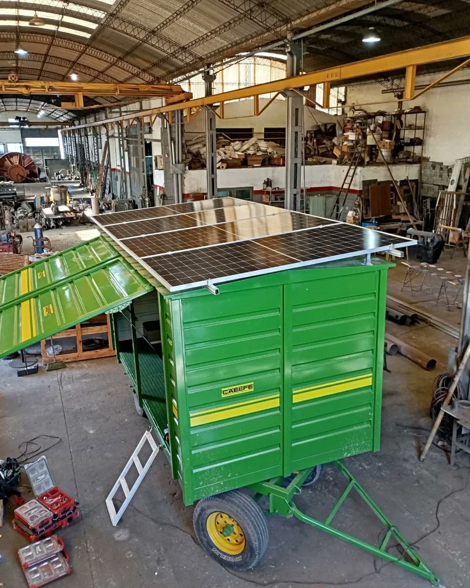 Solartanenergia's tweet photo. 🚜🔋GENERADOR MOVIL ♻️☀️
Colocamos un sistema offgrid en un carro para abastecer de energía a  un campamento de cosecha y usarlo como taller.  Dimensionado para Heladera, freezer, tv, cargadores y algunas herramientas.
Lo mejor de todo es que puede trasladarlo a donde necesite. https://t.co/Sm8YyeY1VB