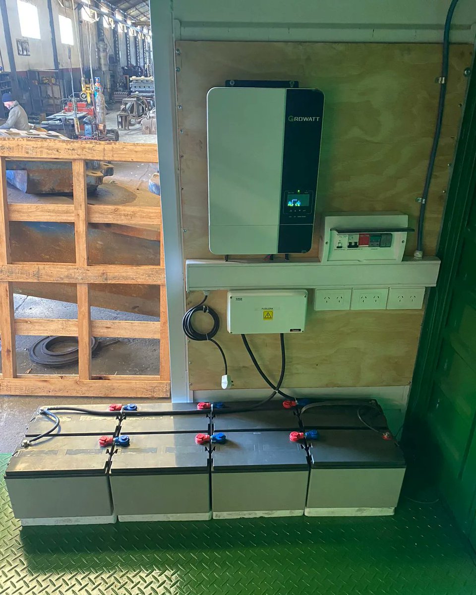 Solartanenergia's tweet photo. 🚜🔋GENERADOR MOVIL ♻️☀️
Colocamos un sistema offgrid en un carro para abastecer de energía a  un campamento de cosecha y usarlo como taller.  Dimensionado para Heladera, freezer, tv, cargadores y algunas herramientas.
Lo mejor de todo es que puede trasladarlo a donde necesite. https://t.co/Sm8YyeY1VB