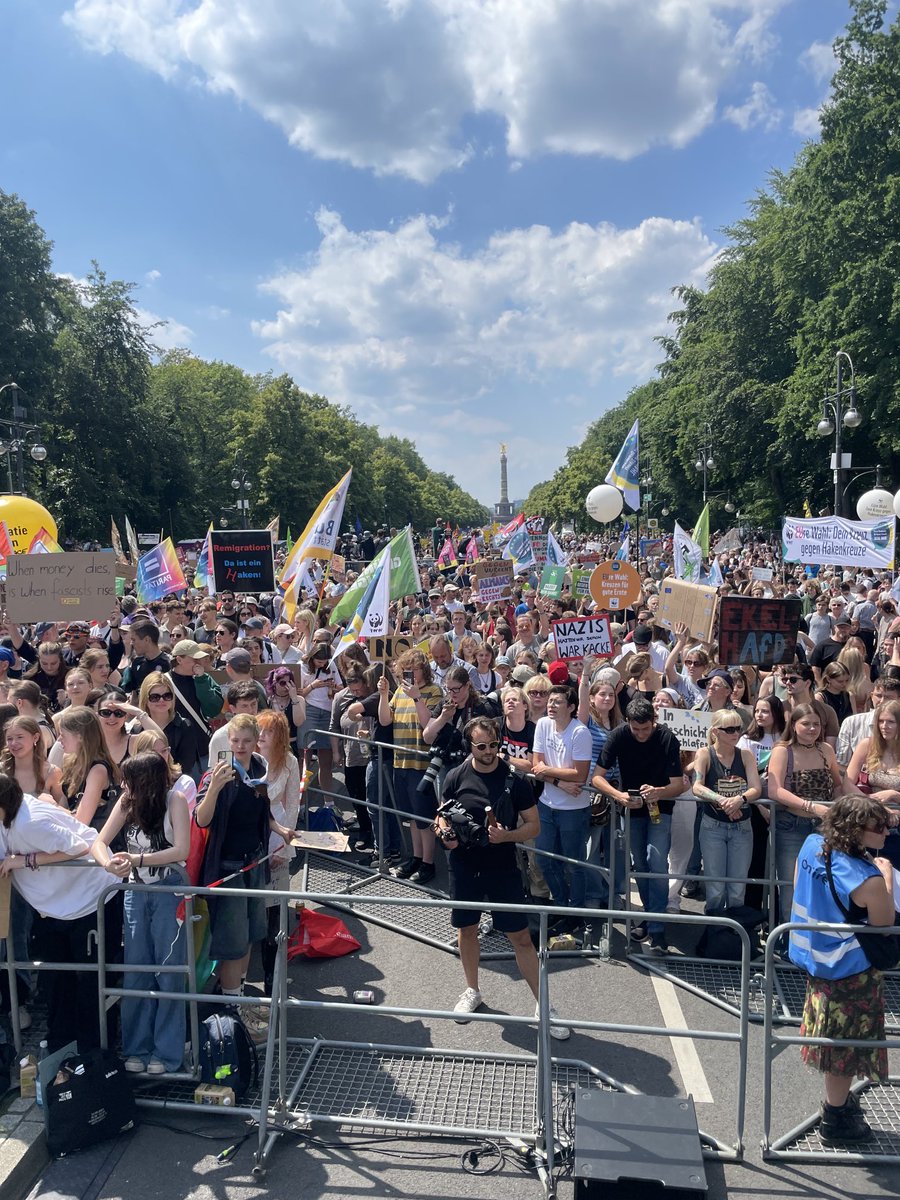 #Berlin steht, Ich bin überwältigt. #rechtsextremismusstoppen
