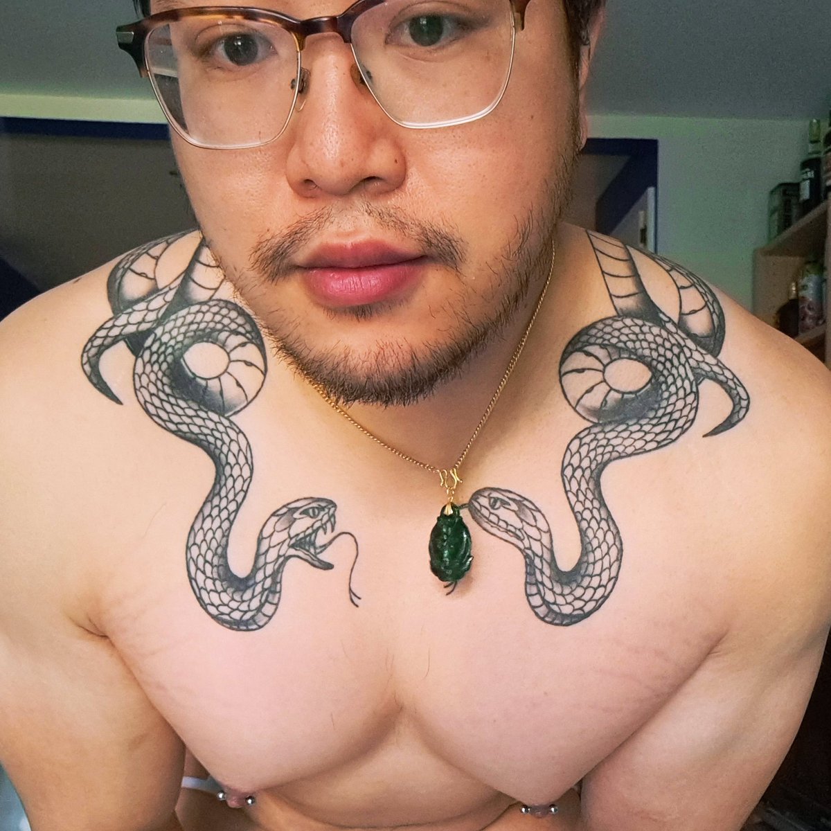 Jnkh17's tweet photo. Who wants some melk?
#titties #piercednipple #milkers #gyno #pecs https://t.co/j23qxtYf2G