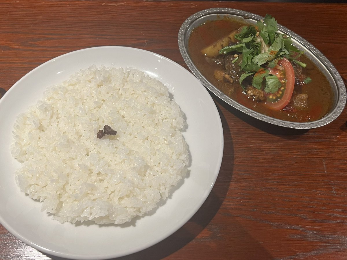 nB2eoaBboE62148's tweet photo. 咖喱散歩
北千住
「DEVIL CURRY」さん
前回はデビルカレースペシャルだったので、今回はインドカレーにしました
辛いのは得意じゃないのにここのカレーは食べれる
不思議現象です
辛いだけじゃなくしっかり旨みを感じられるカレー
ごちそうさまでした
#DEVILCURRY https://t.co/DxPnMWwvn7