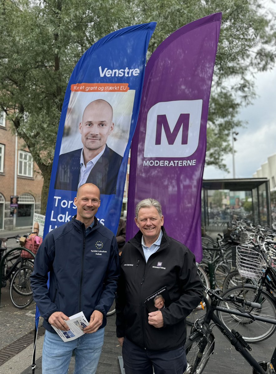 Torsten Laksafoss Holbek (@tlholbek) on Twitter photo Tak for mange gode debatter, Lars. Det har været en stor fornøjelse. Pøj pøj med i morgen. ☺️🇩🇰🇪🇺 #eudk #dkpol <a href="/LBarfoed/">Lars Barfoed</a> Tak for mange gode debatter, Lars. Det har været en stor fornøjelse. Pøj pøj med i morgen. ☺️🇩🇰🇪🇺 #eudk #dkpol <a href="/LBarfoed/">Lars Barfoed</a>