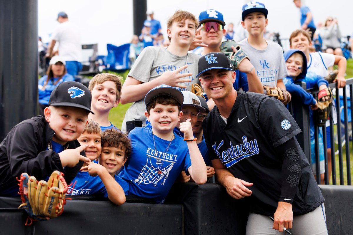 Back at it again, #BBN! Let's rally around <a href="/UKBaseball/">Kentucky Baseball</a> this weekend. See you tonight at KPP! ⚾️😼