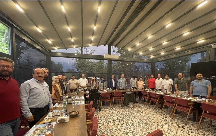 SivisMeryem's tweet photo. Yolların karanlığı mı olur güzel dostlarla…
Bize hakiki dostlar gerek;çakal heryerde var…
Nutku Akın Başkanlığında;güzel dostlarla güzel hasbihal,muhteşem geceye…🙏🙏 https://t.co/5IeEbiRYt7